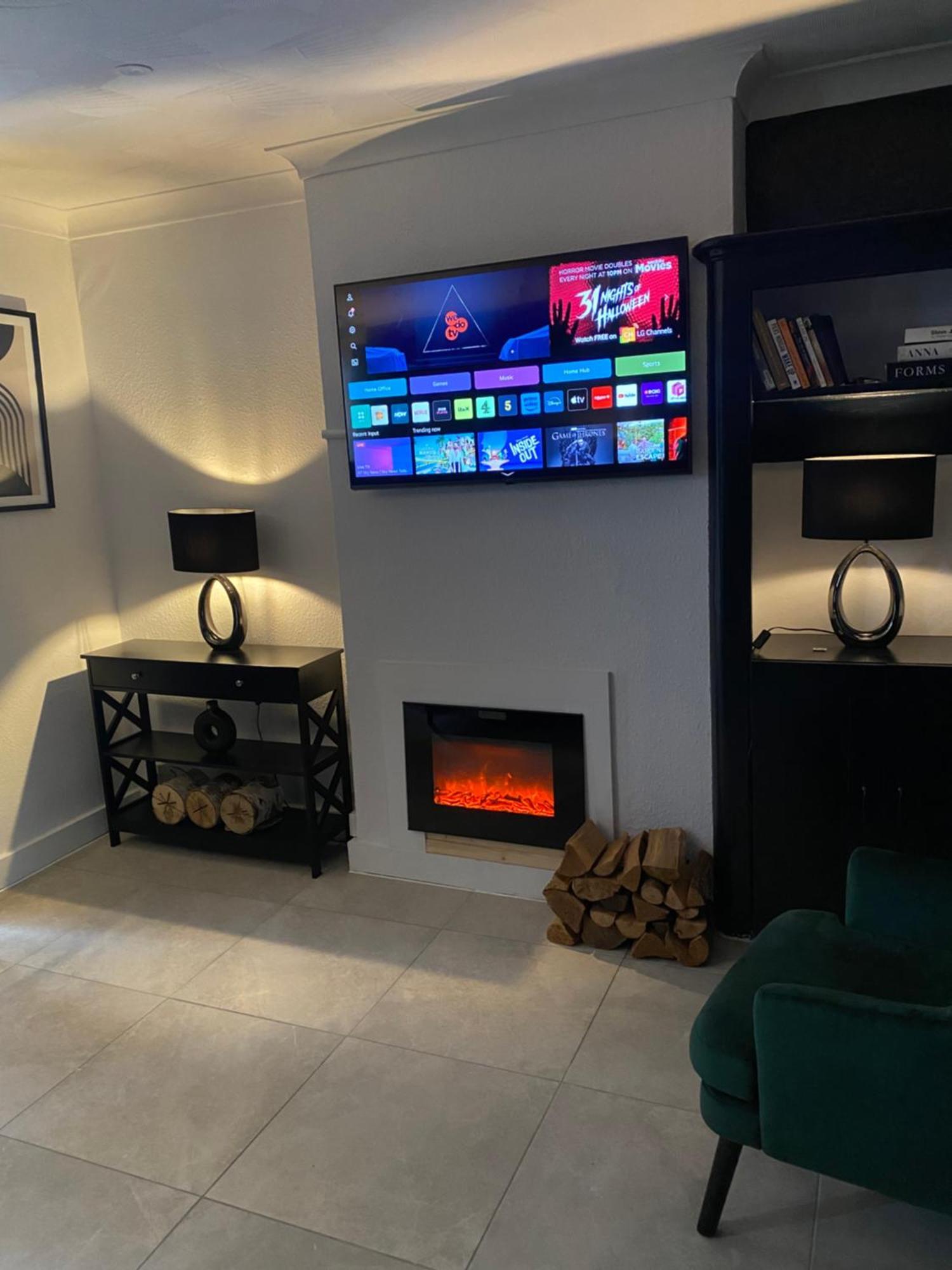 Elegant 2 Bedroom Flat In - Kent