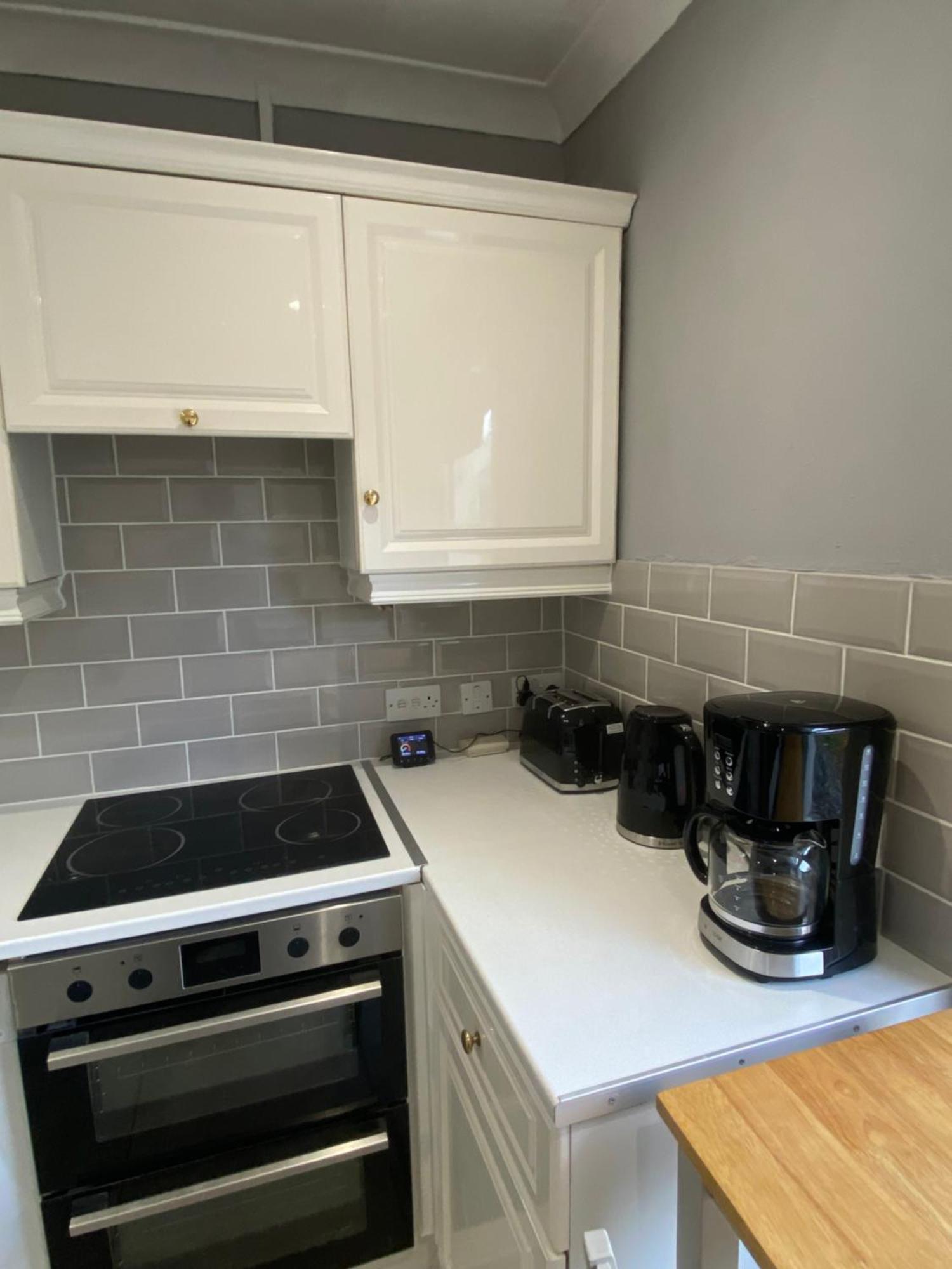 Elegant 2 Bedroom Flat In - Kent