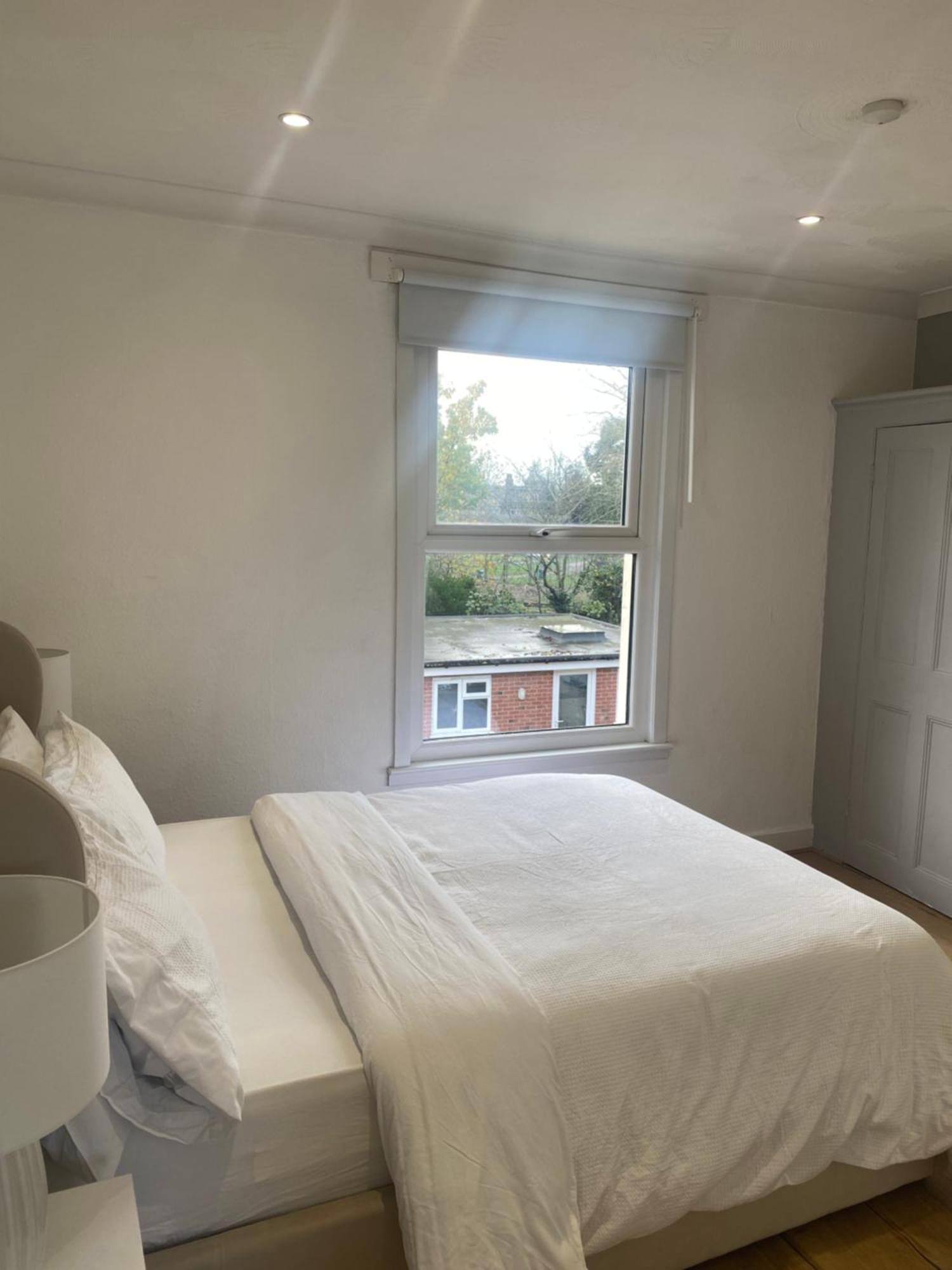 Elegant 2 Bedroom Flat In - Kent