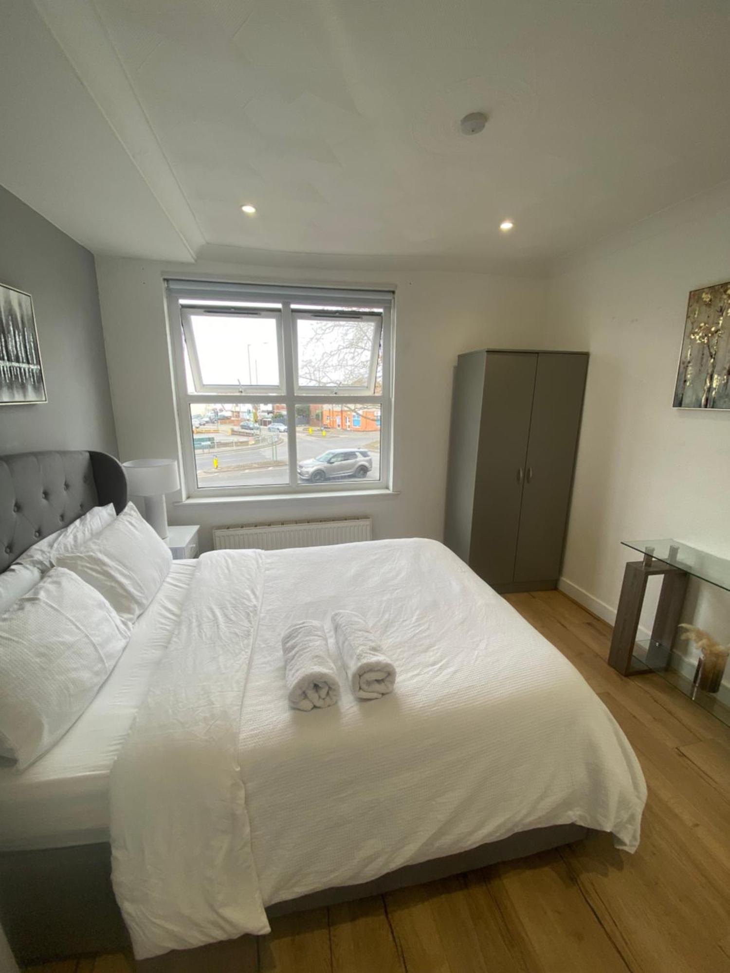 Elegant 2 Bedroom Flat In - Kent Apartment Dartford