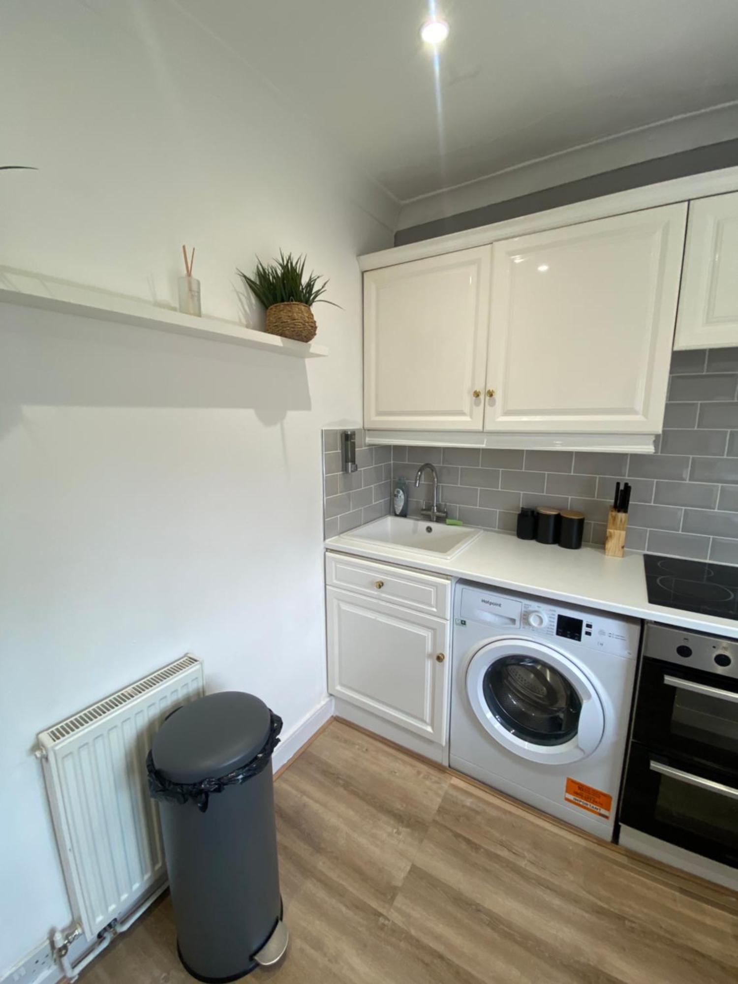 Elegant 2 Bedroom Flat In - Kent