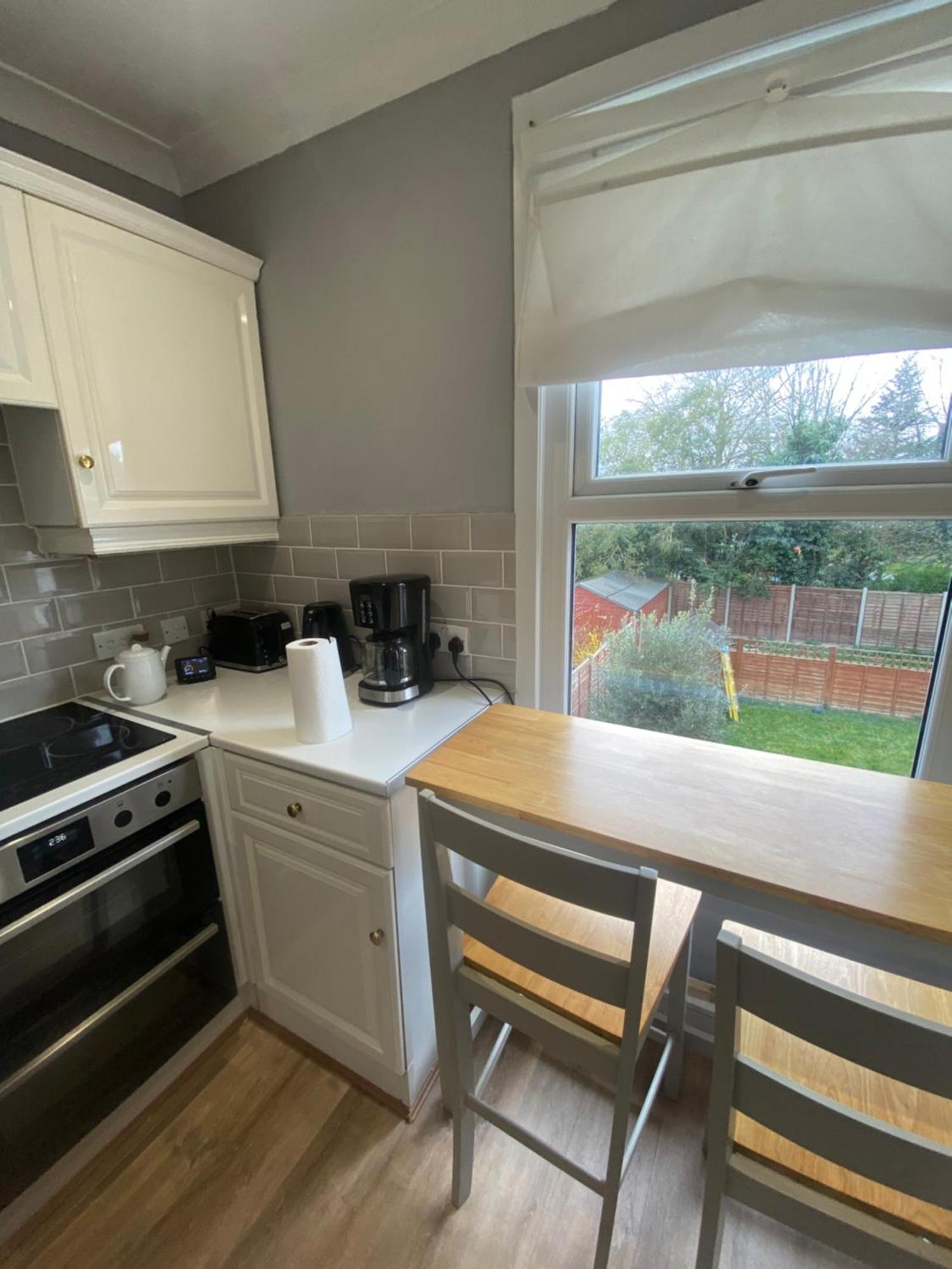 Elegant 2 Bedroom Flat In - Kent