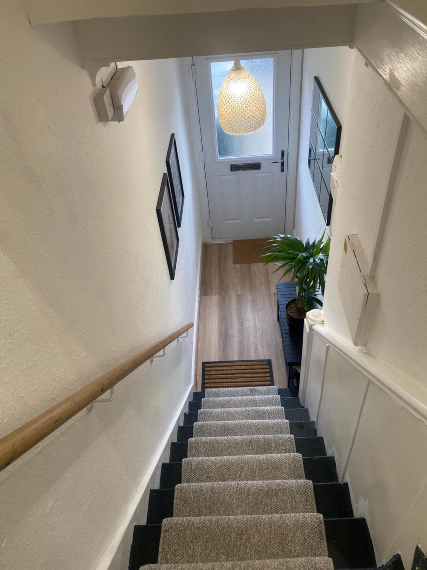 Elegant 2 Bedroom Flat In - Kent *