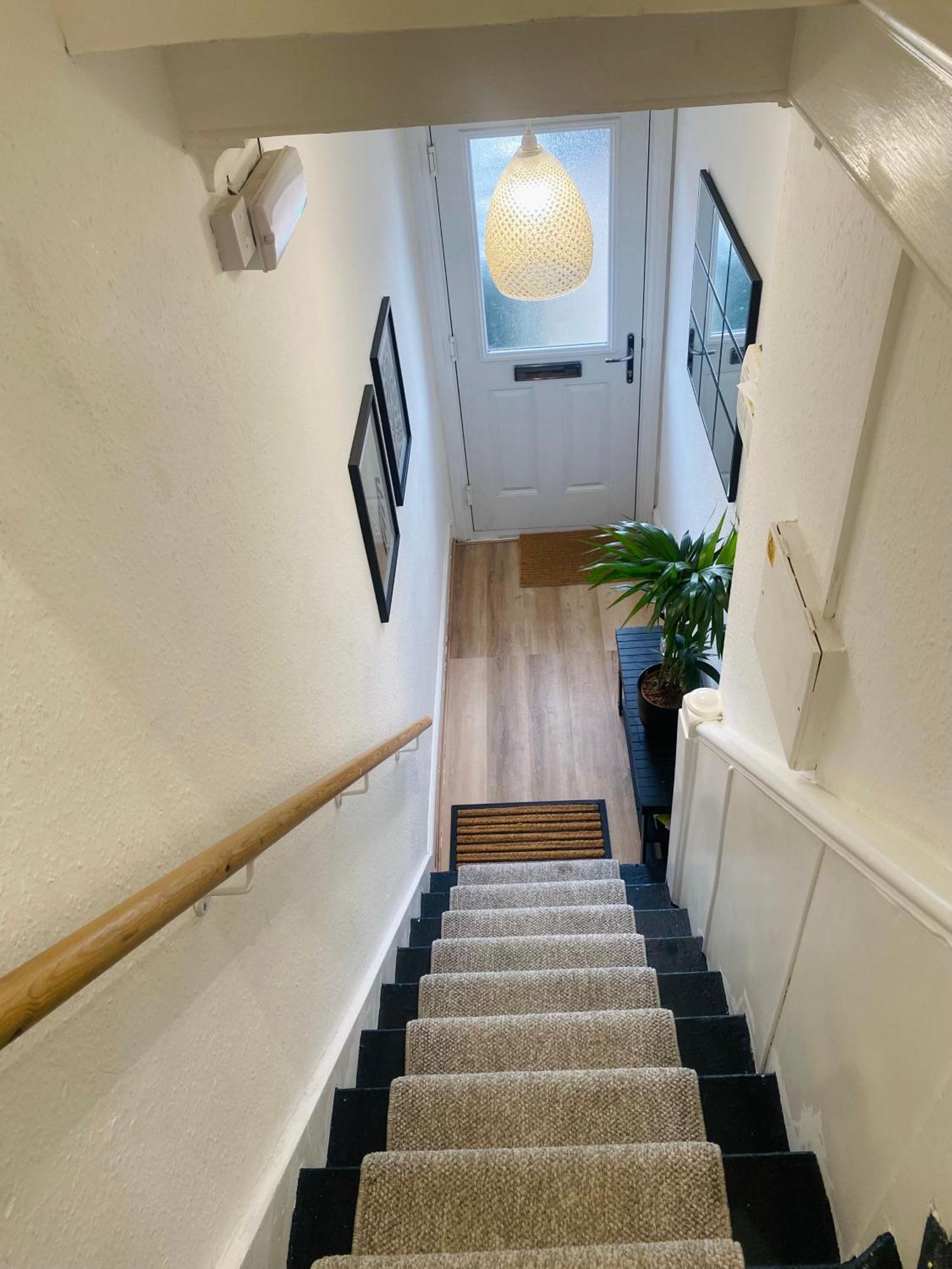 Elegant 2 Bedroom Flat In - Kent