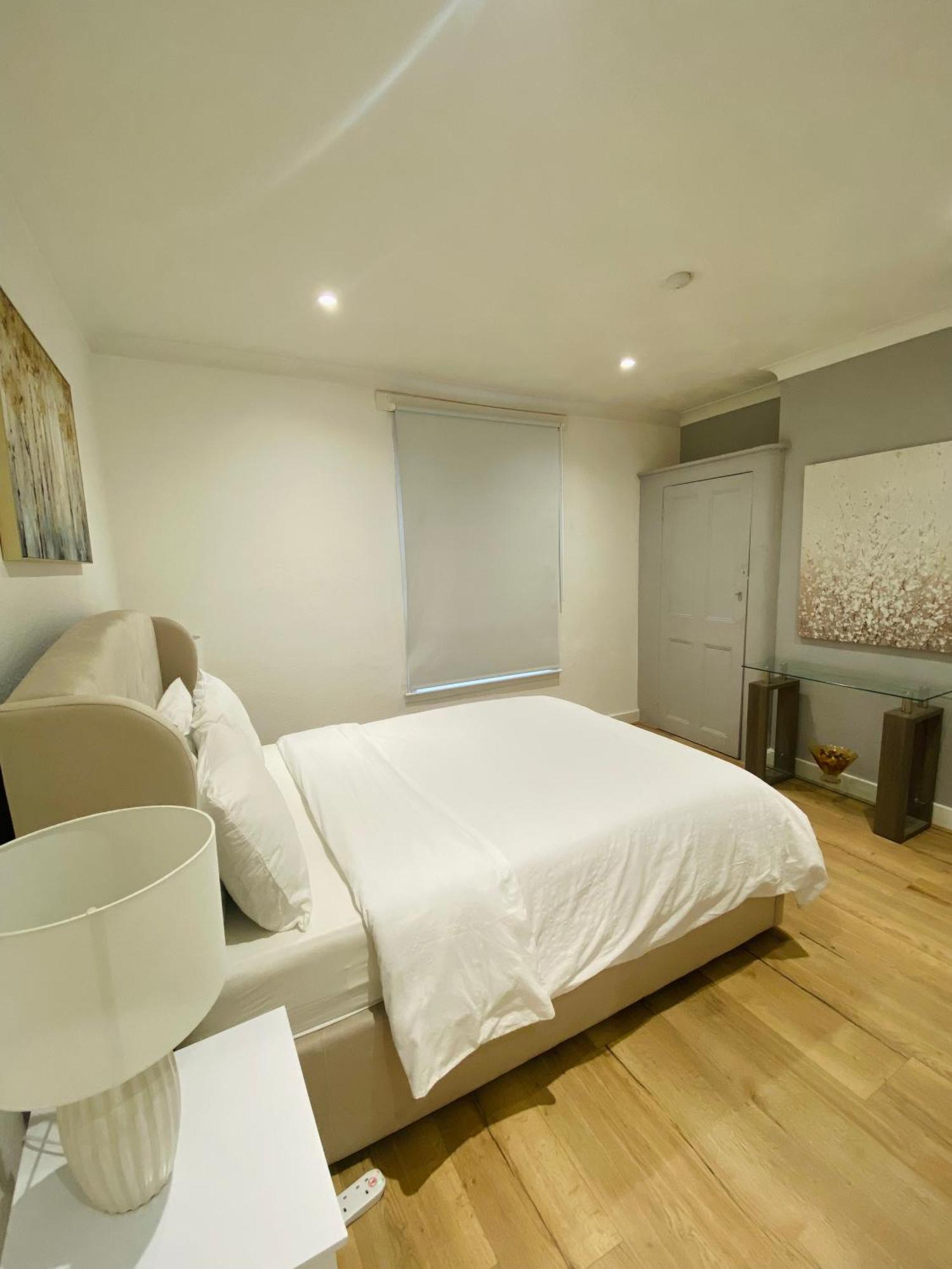 Elegant 2 Bedroom Flat In - Kent