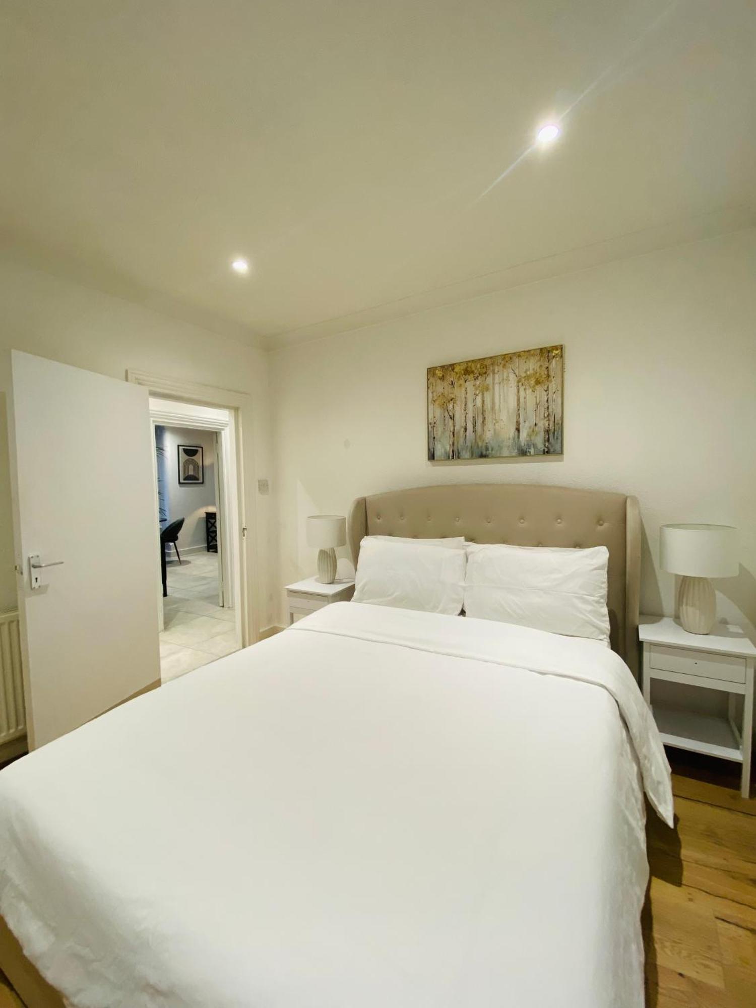 Elegant 2 Bedroom Flat In - Kent Apartment *