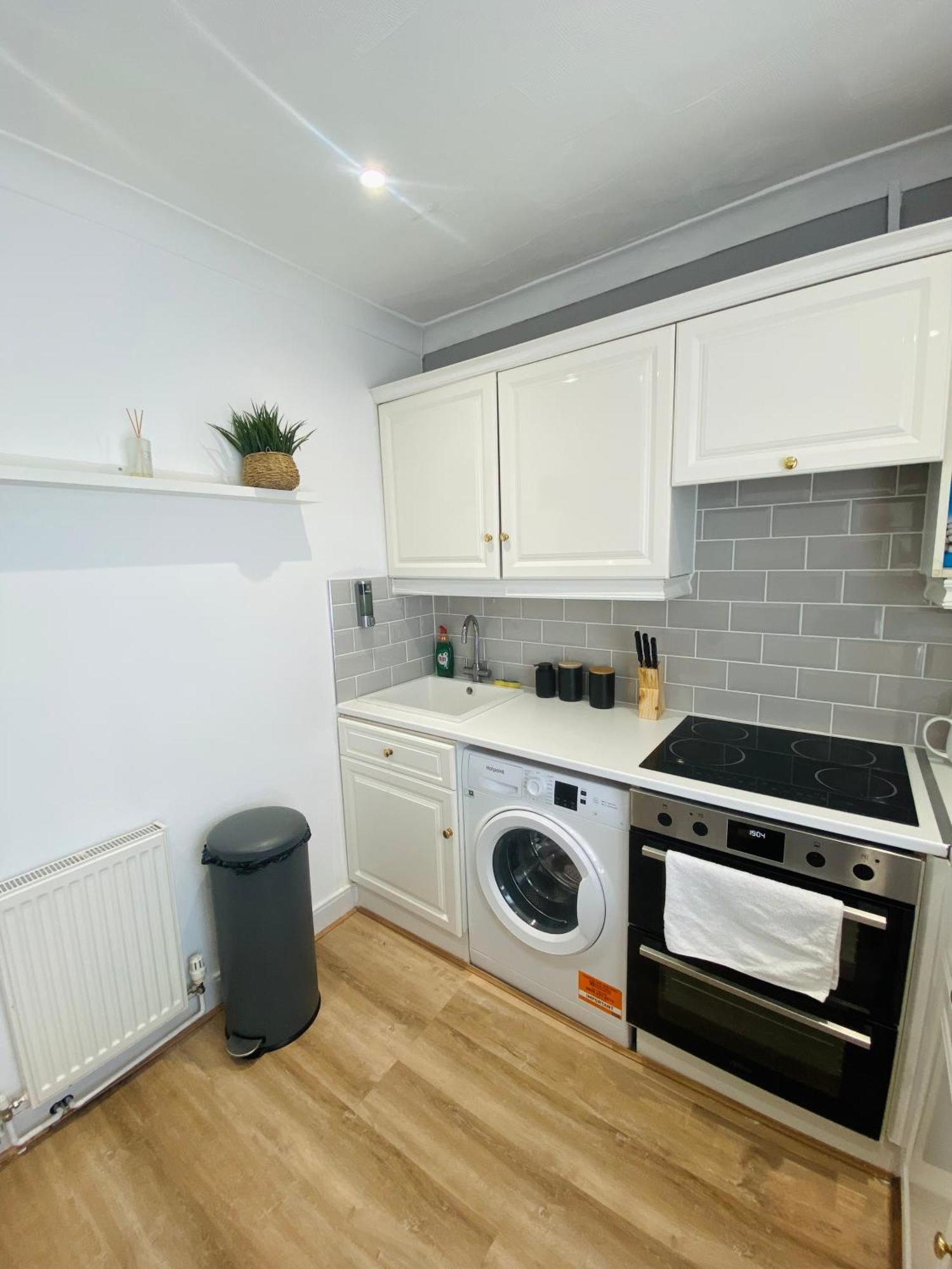 Elegant 2 Bedroom Flat In - Kent *