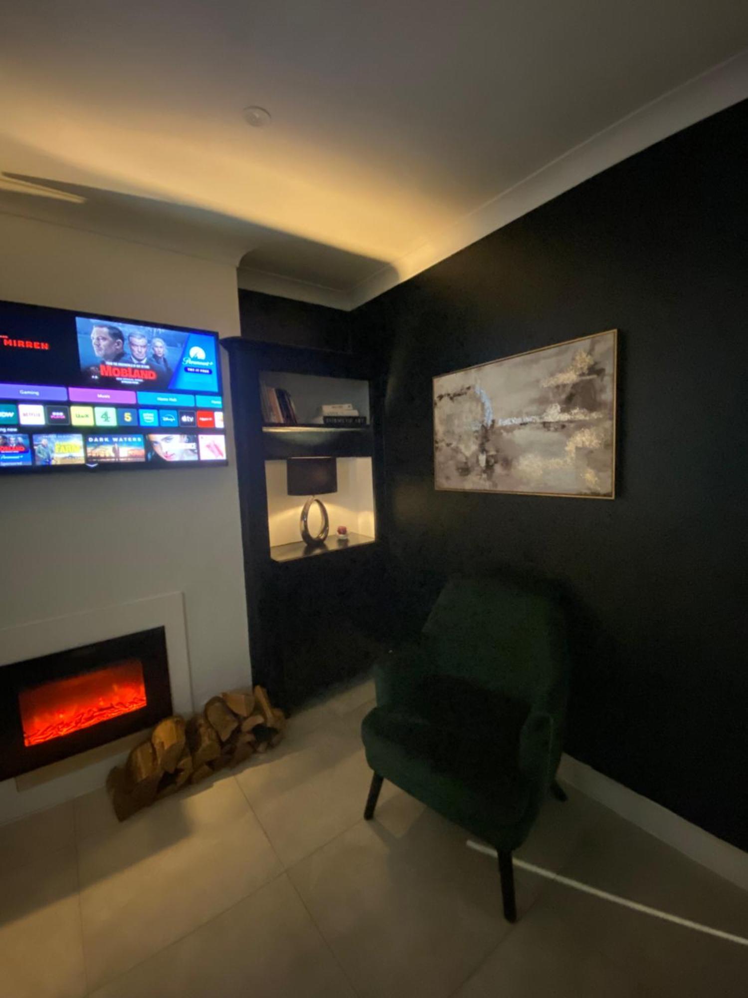 Elegant 2 Bedroom Flat In - Kent Apartment