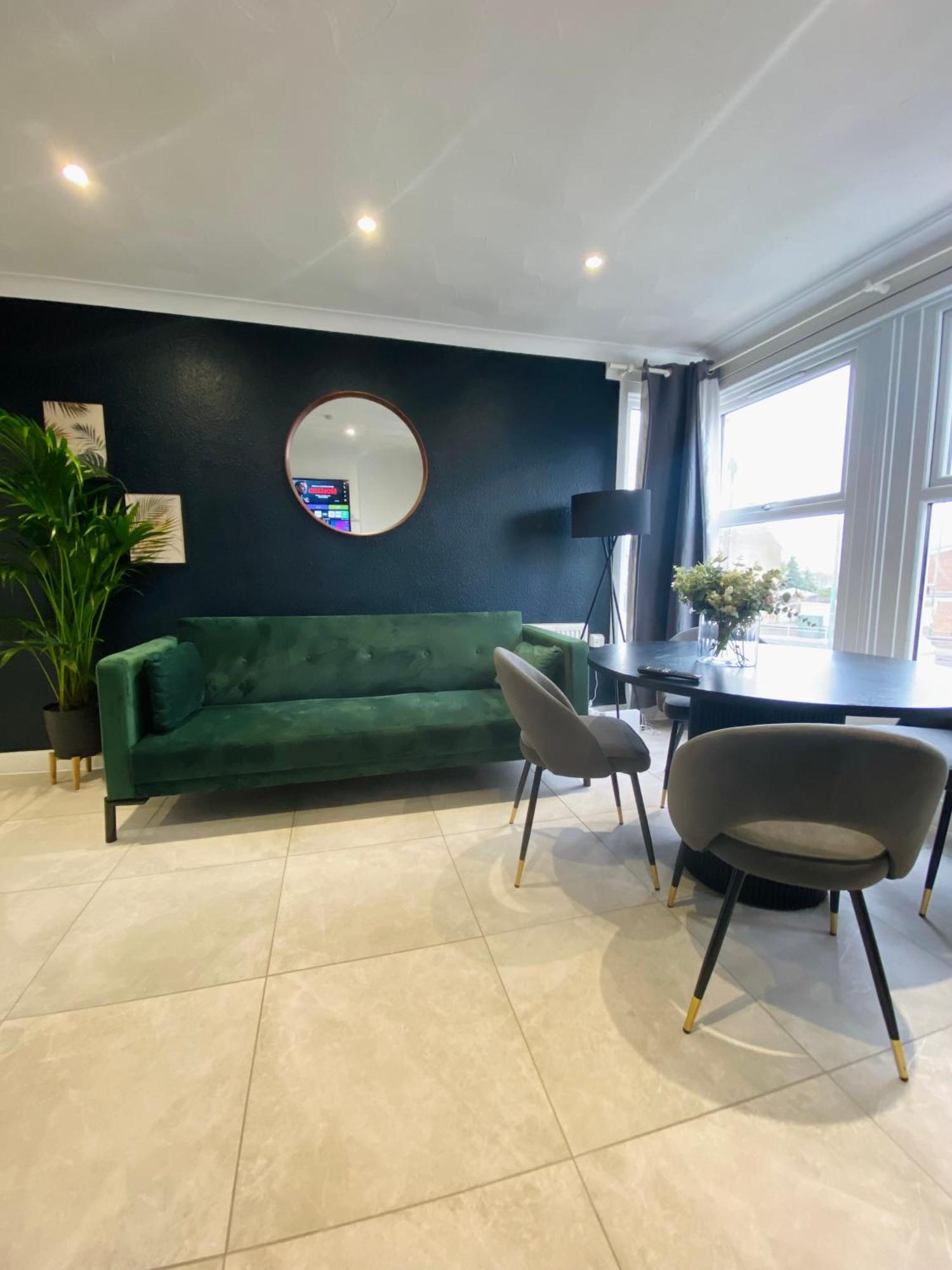 Elegant 2 Bedroom Flat In - Kent Apartment Dartford