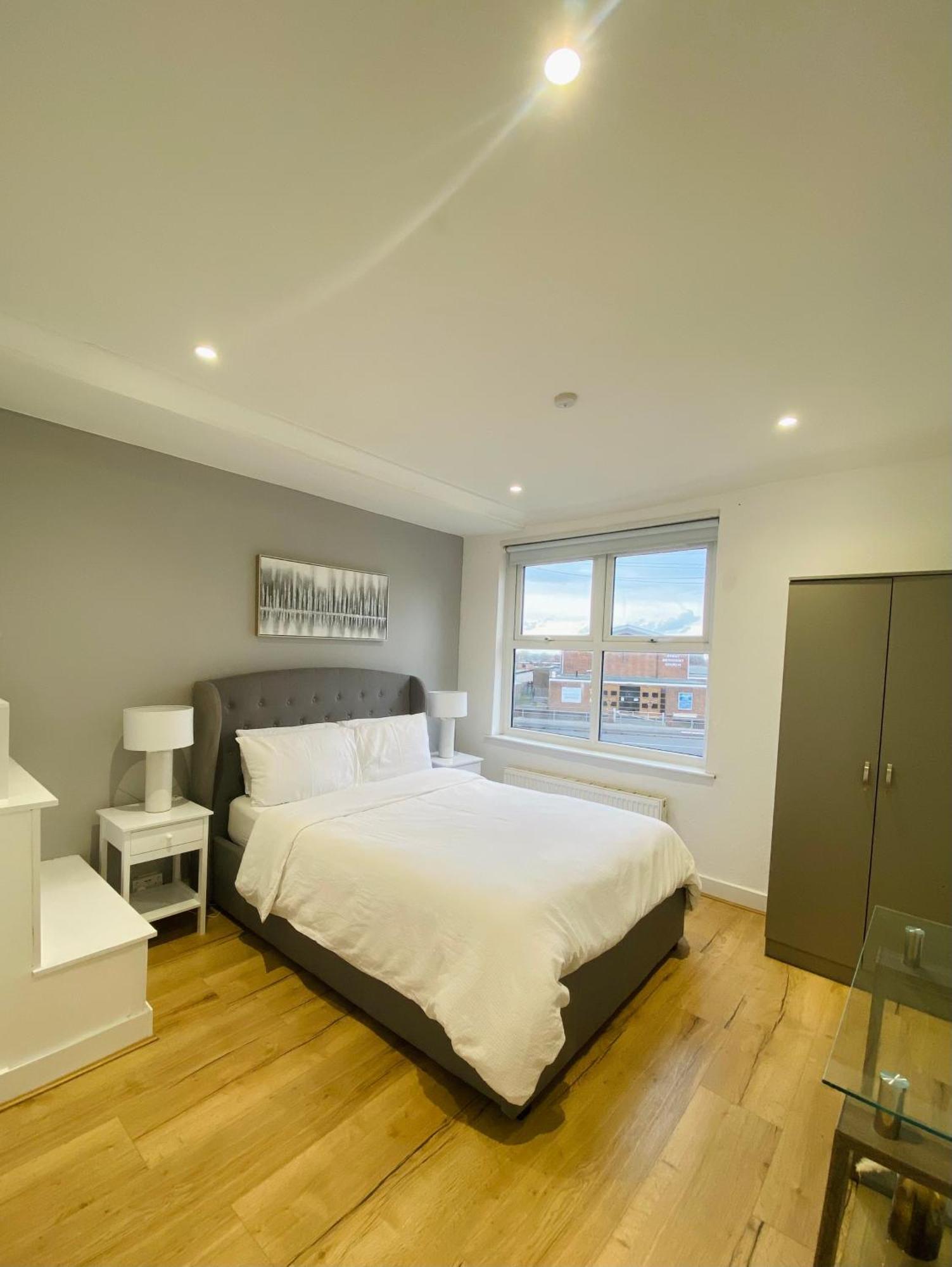 Elegant 2 Bedroom Flat In - Kent Apartment *