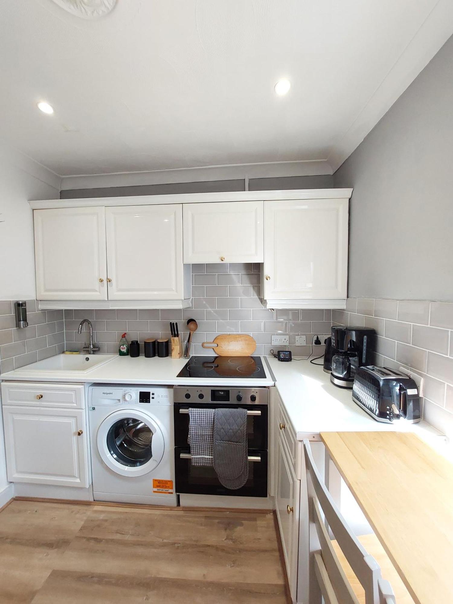 Elegant 2 Bedroom Flat In - Kent *